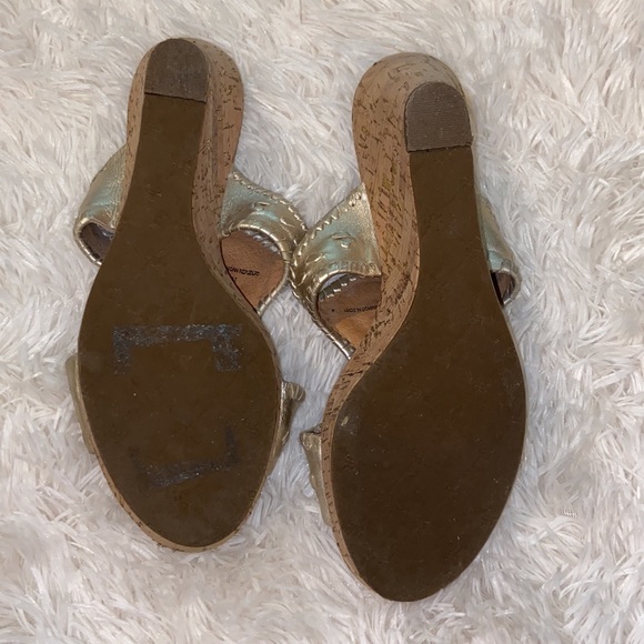 Jack Rogers size 9 wedge sandal gold - Picture 3 of 4